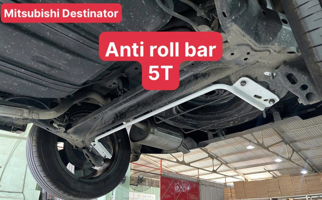 Thanh Giằng Ultra Racing Cho Mitsubishi Destinator
