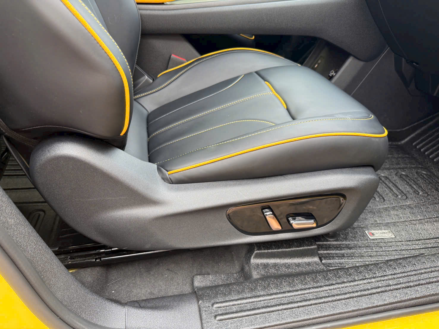 Độ ghế chỉnh điện cho Vinfast MPV 7 2