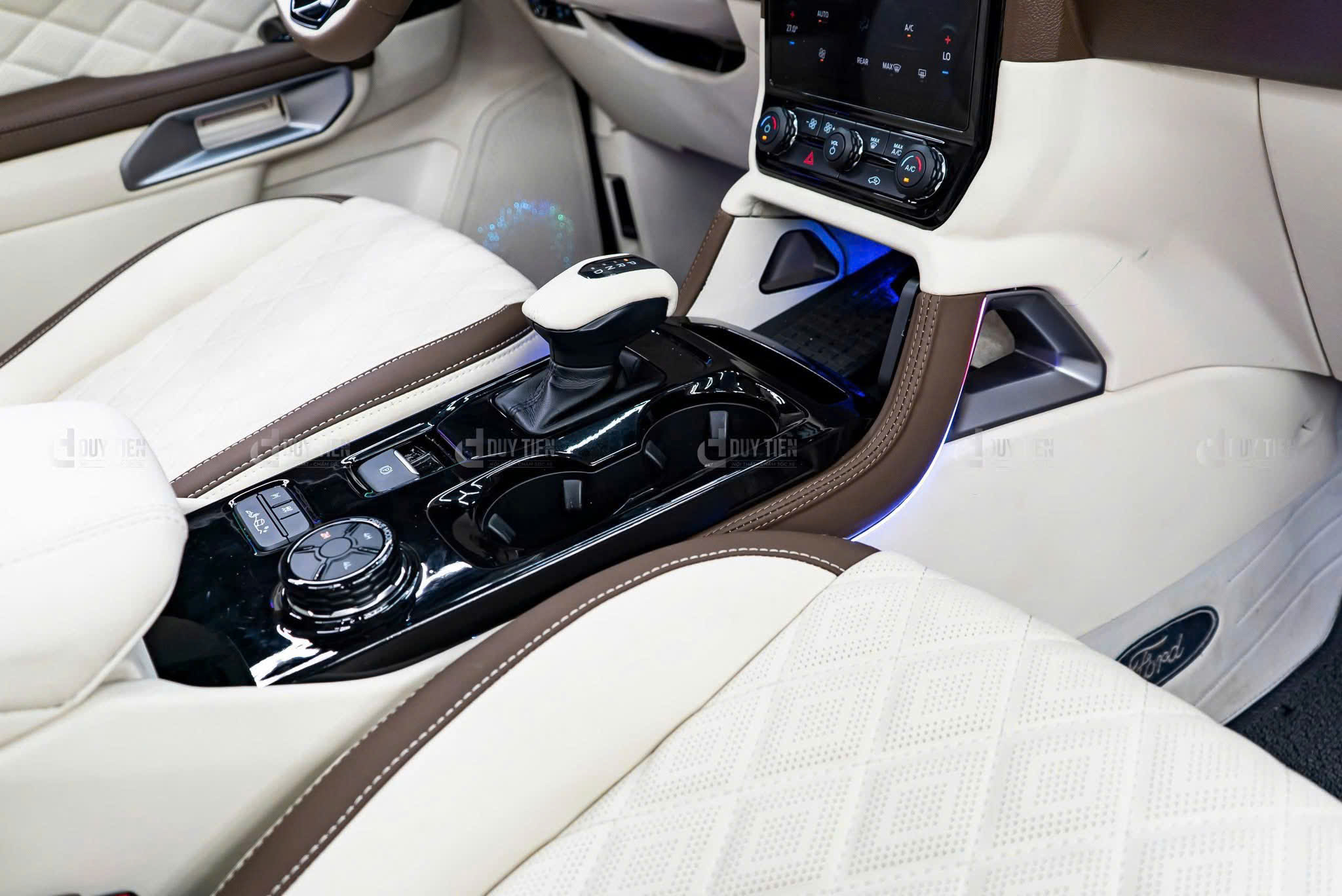 Bọc Da Nâng Cấp Nội Thất Cho Xe Sang Mercedes Thì Nên Lưu Ý Điều Gì 3